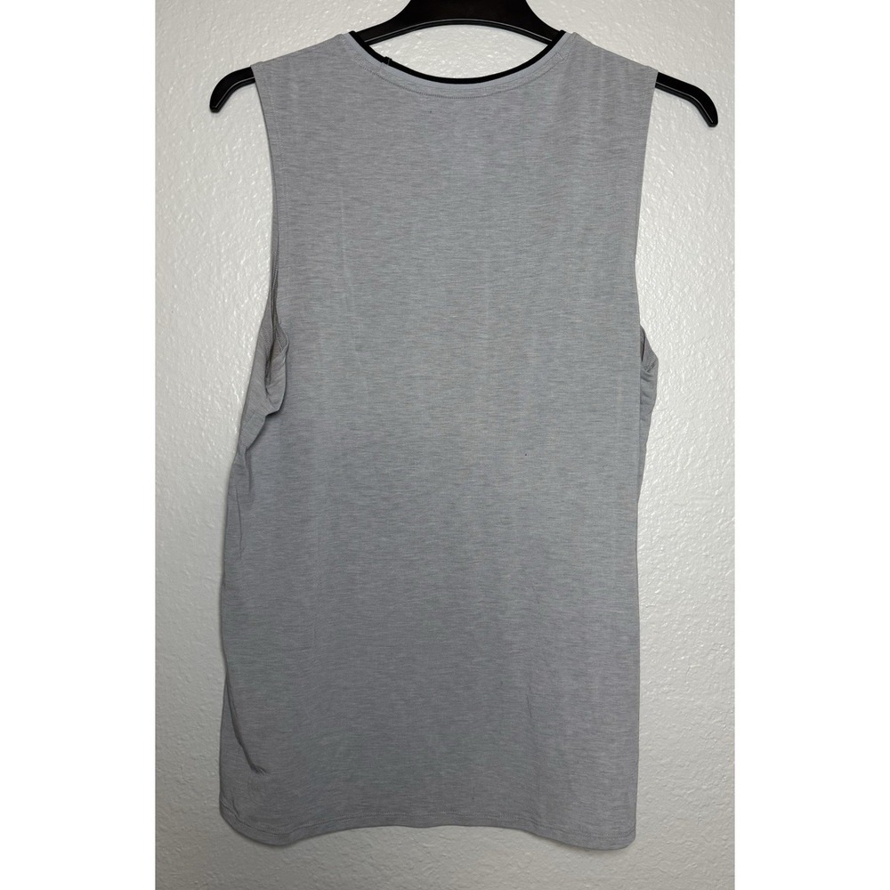 Under Armour Lightweight Celliant Sleeveless Tank Top Gray Size M workout shirt - Picture 2 of 3